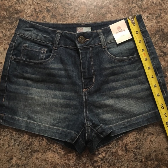 SO Denim Shorts Junior Size 5 NWT’s 2.5” Inseam. - Picture 4 of 7